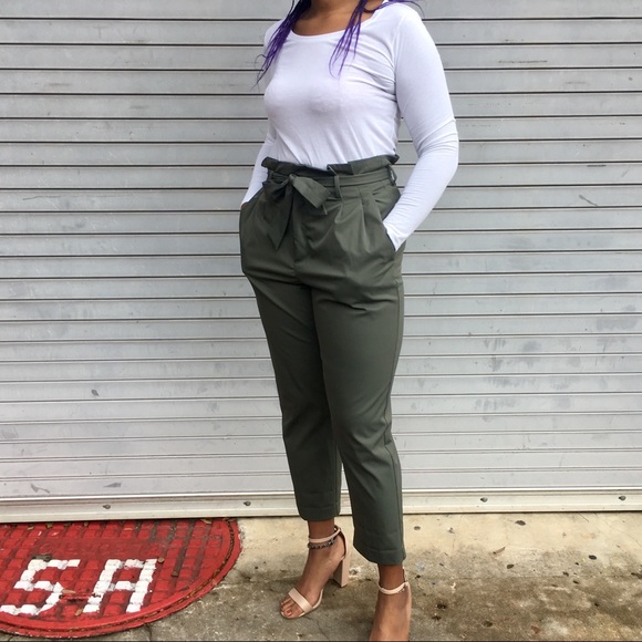 SOLD.    Papers bag waisted tapered legs - Picture 3 of 8